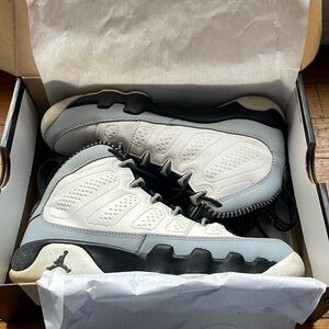Air Jordan 9 Retro BG in White/Black/Wolf Grey, size 4.5Y.